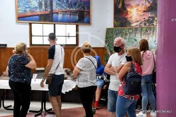 Presentanción en la sede del colectivo vecinal de Jiámar del puzzle más grande del mundo, montado por Tomás Torres/Antonio Alí.